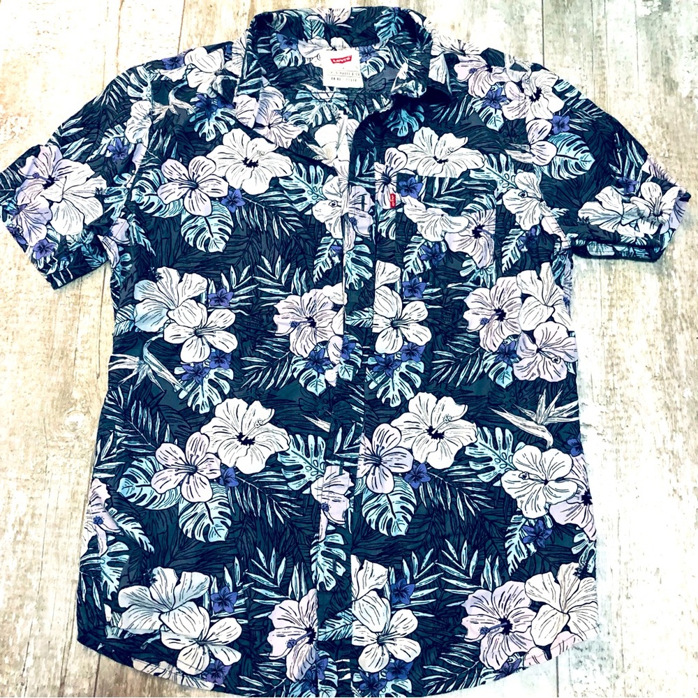 Levi’s short sleeve men’s button down shirt in blue and purple